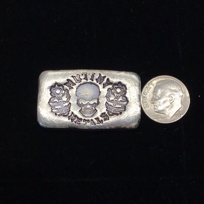 Mutiny Metals Skull Pointing Guns 2oz .999 silver bar