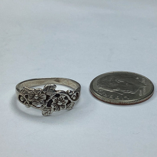 Vintage Sterling Silver Floral Pinkie Ring sz. 4.5 - Pawn Man Store
