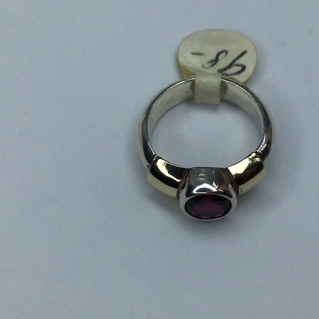 New 14K Yellow Gold & Sterling Silver Ring W/Round Faceted Rhodolite Garnet Sz. 5.5 - Pawn Man Store