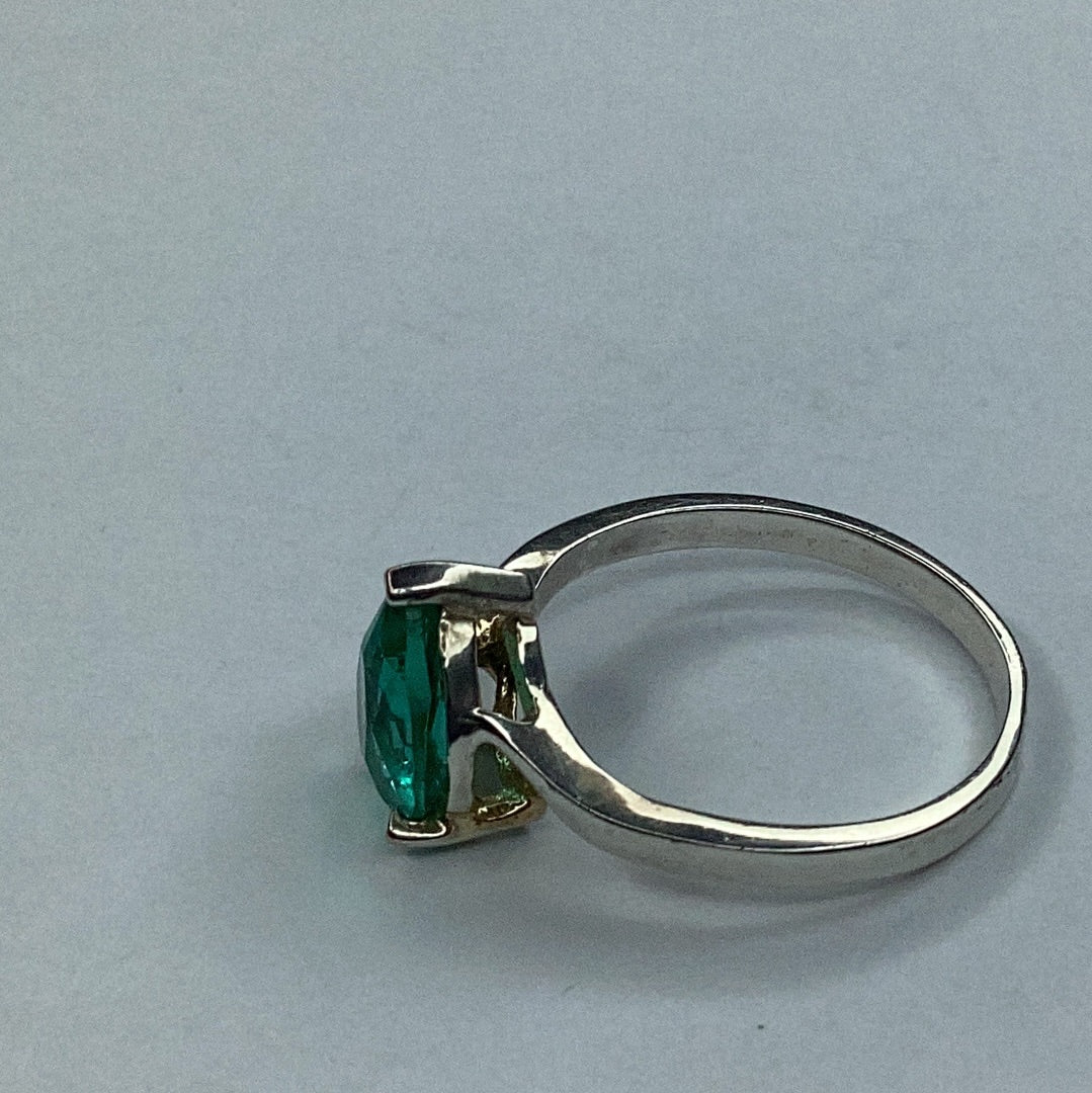 Sterling Silver 925 Green Faceted Pear Cut Cubic Zirconia Ring Sz. 9 - Pawn Man Store