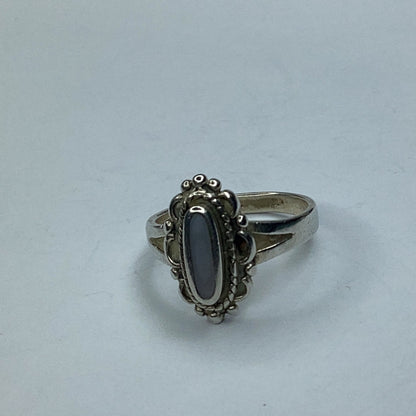Sterling Silver Oval Mother Of Pearl Ring sz. 6.5
