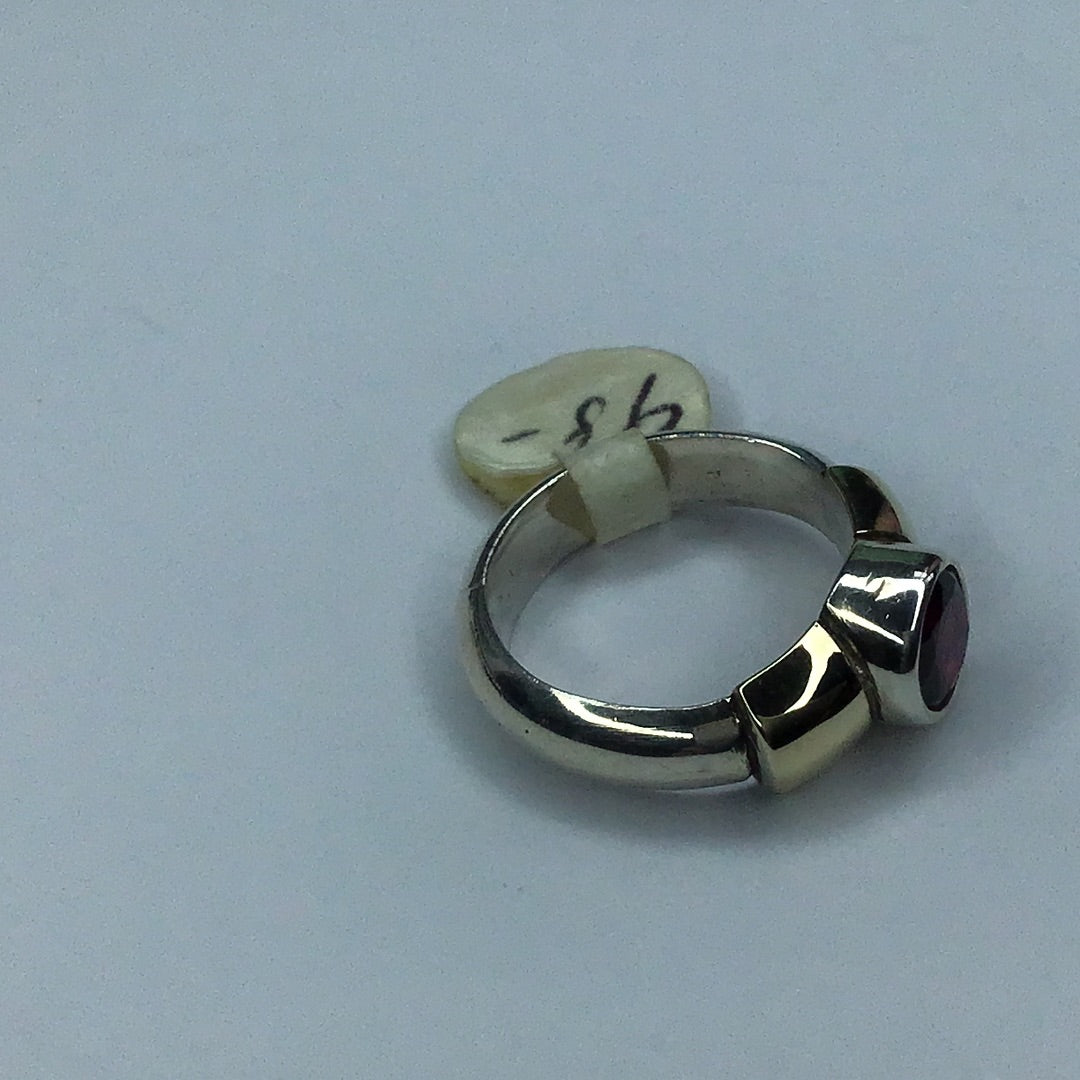 New 14K Yellow Gold & Sterling Silver Ring W/Round Faceted Rhodolite Garnet Sz. 5.5 - Pawn Man Store