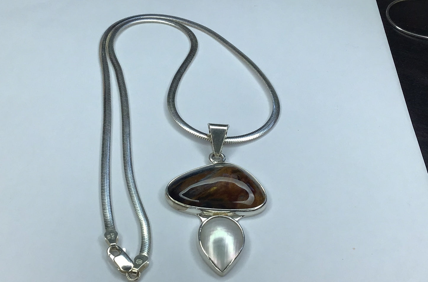 FINE STERLING SILVER 925 JASPER & PEARL LARGE PENDANT HANGING ON A STERLING SILVER 925 ITALIAN OVAL DOMED SNAKE CHAIN 20” - Pawn Man Store