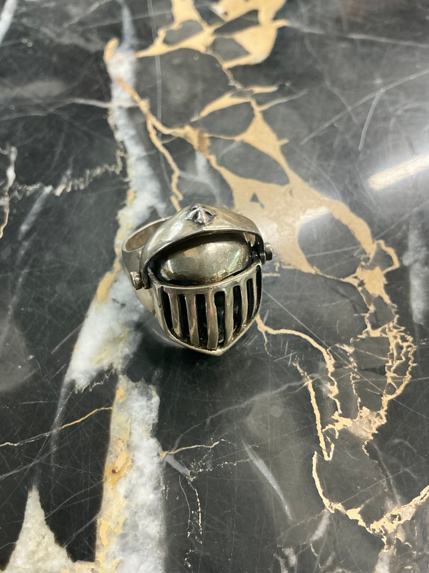 Knight Ring